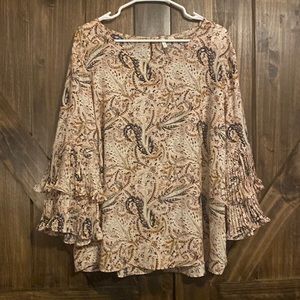 Paisley frilly top super cute!